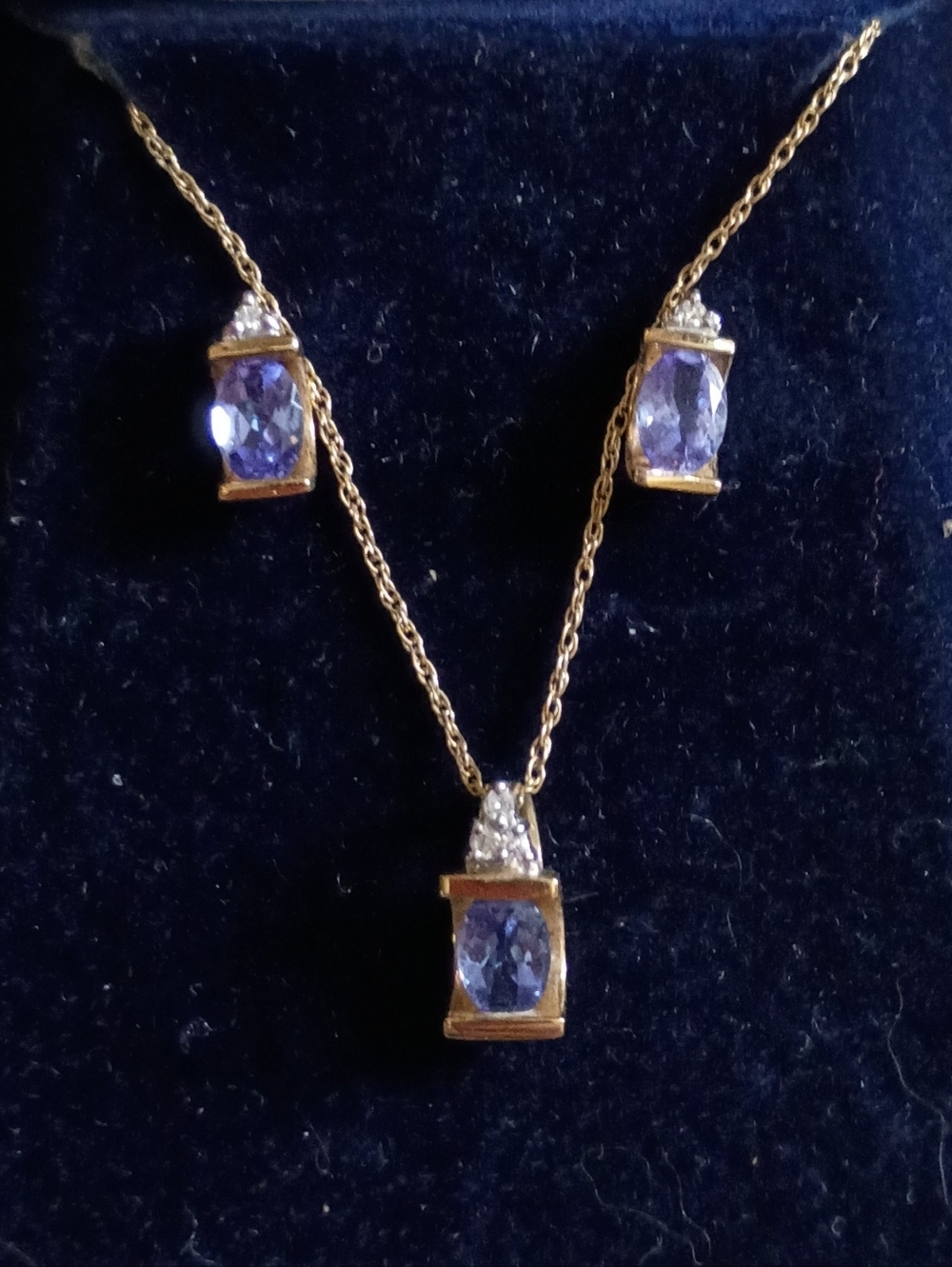 14 K Gold Tanzanite And Diamond Earrings And Necklace Set With 18 Inch chain